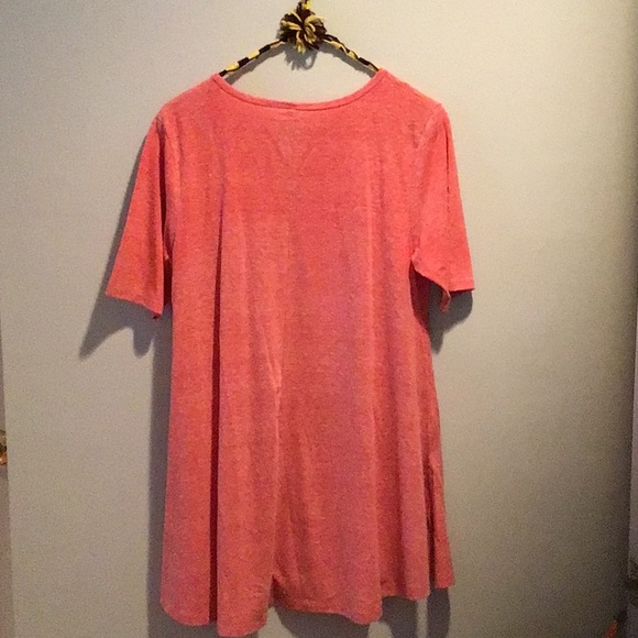 LuLaRoe Pink Short Sleeve Tunic Small T-Shirt Style Scoop Neck - Picture 3 of 3